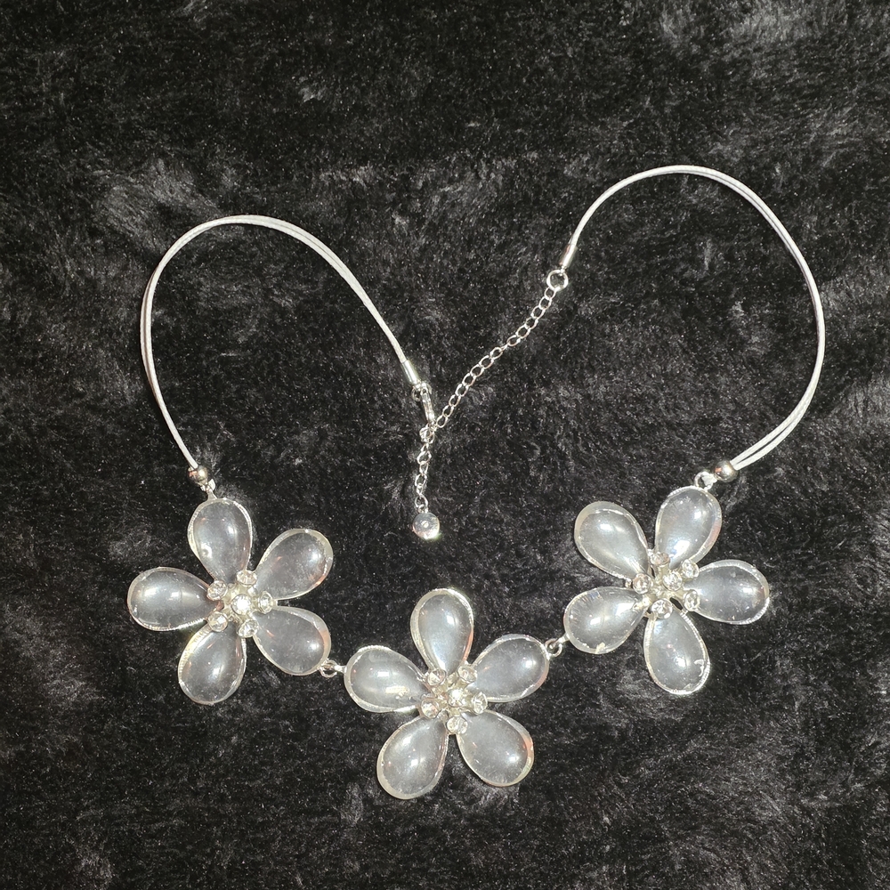 C1946 Flower Acrylic And Silver Facet White Double Cord Necklace